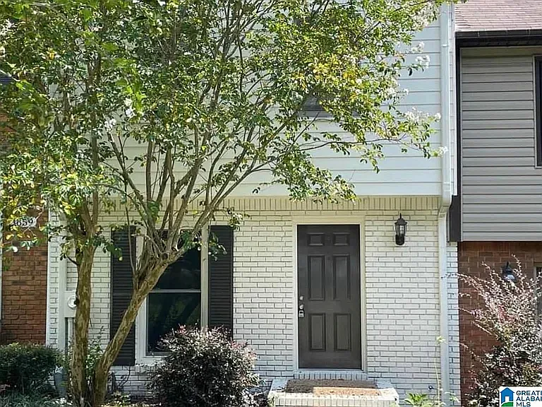 1657 Ashwood Ln — Photo 1