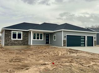 2935 Ridgeline Dr, Portage, WI 53901