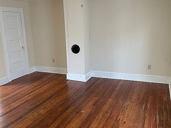 4th image of 303 E Lee St