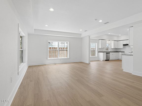4th image of 2939 Caledonia St