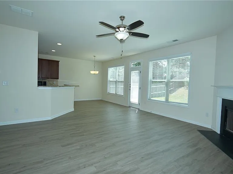 3094 Tofte Dr — Photo 7