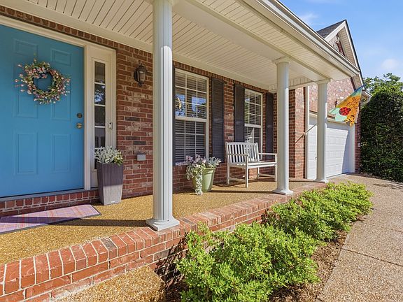 3rd image of 1012 Heathfield Cir