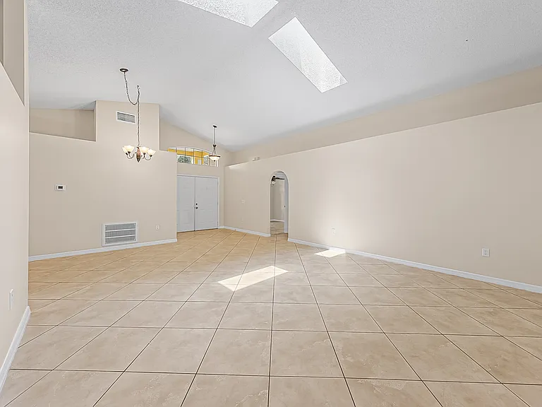 2941 Saint James Ln — Photo 5