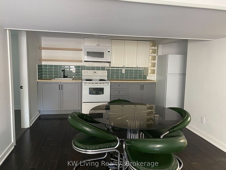 2nd image of 7 Glass Dr