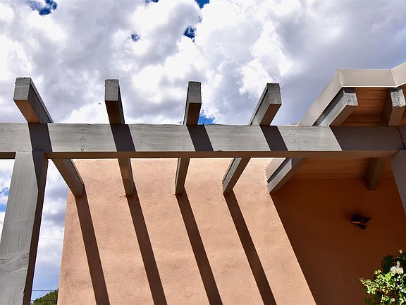 4th image of 554 Valle Chamiso Ln