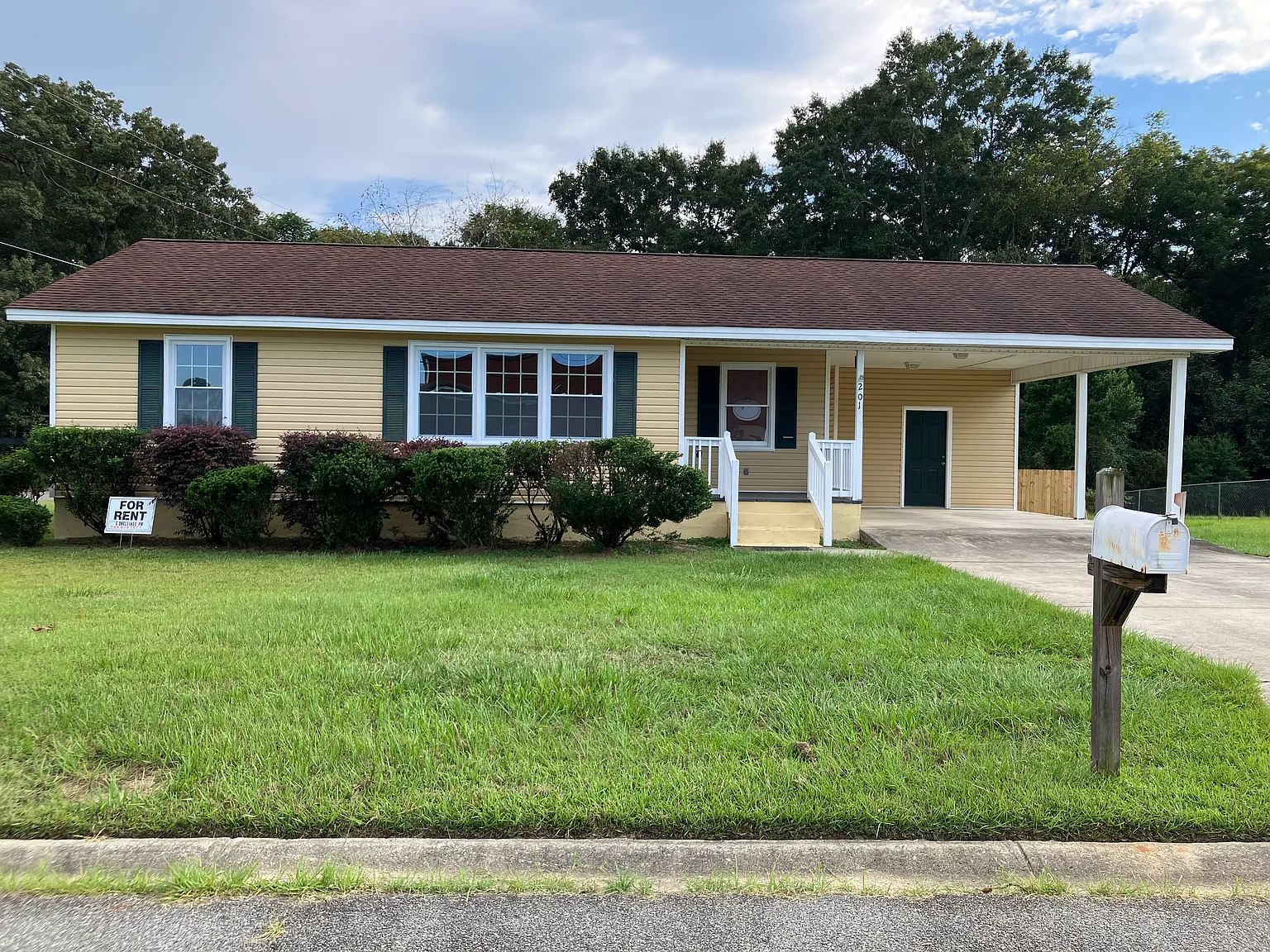 3 bed, 1032 sqft, $1,375 — Photo 2