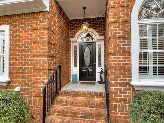 3rd image of 1075 Boardwalk