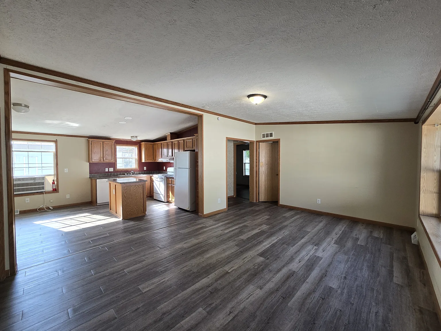 3 bed, $1,300 — Photo 2