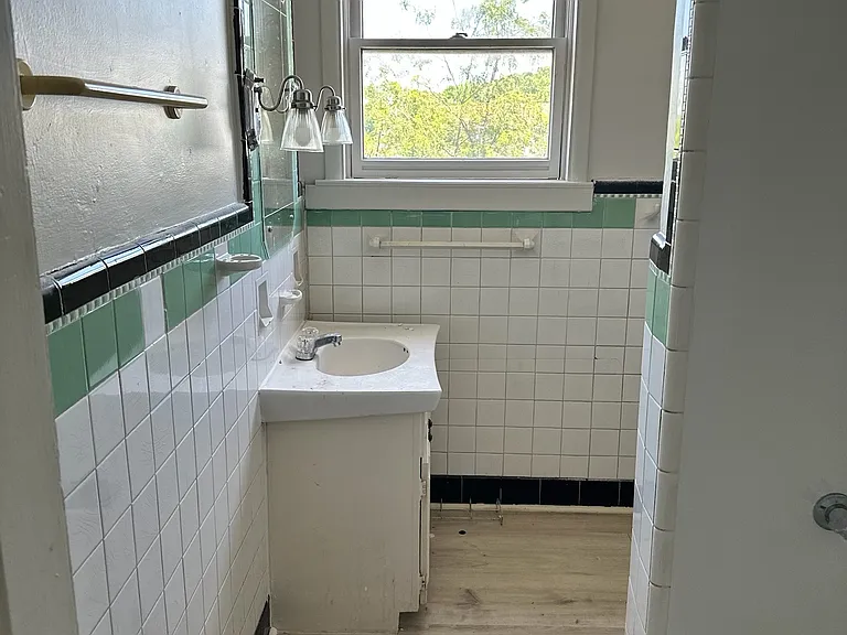 960 4th Ave #3 — Photo 17