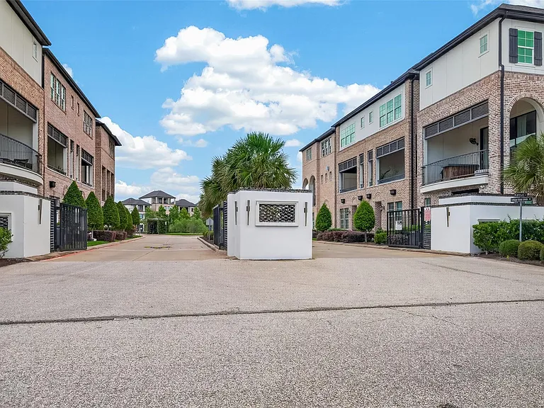 2713 Kinsley Oaks Dr — Photo 46