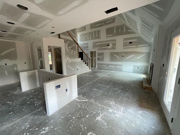 4th image of 5174 Aspen Ave