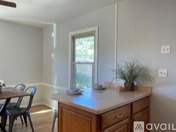 5th image of 9659 Crestbrook Dr