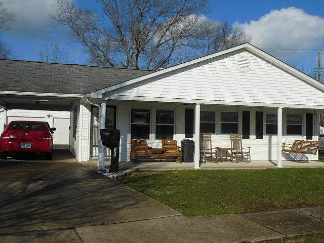 525 Rose Dr photo 1
