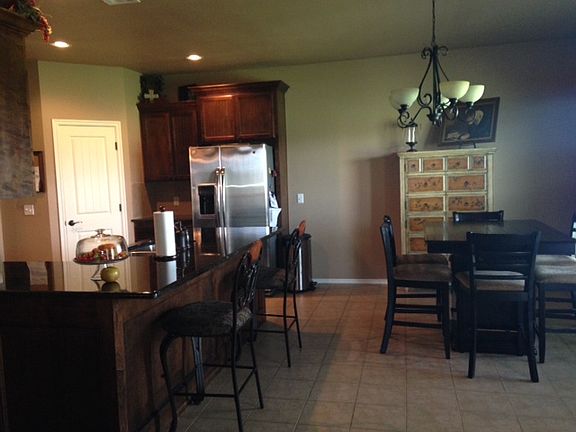 Kitchen and breakfast area