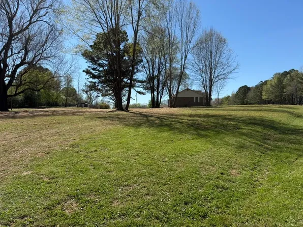 7614 Lakewood Dr, Florence, AL 35634