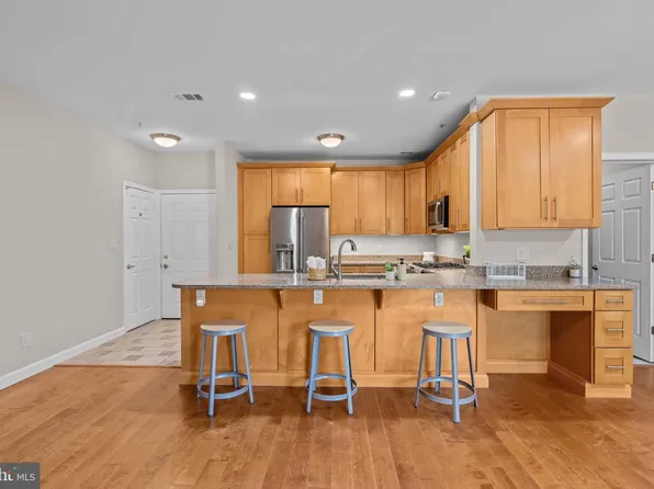1701 Lake Shore Crest Dr APT 21, Reston, VA 20190