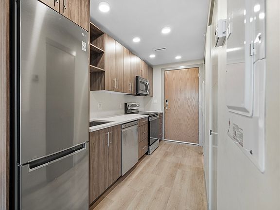 4th image of 345 Dougall Rd N #Penthouse 6