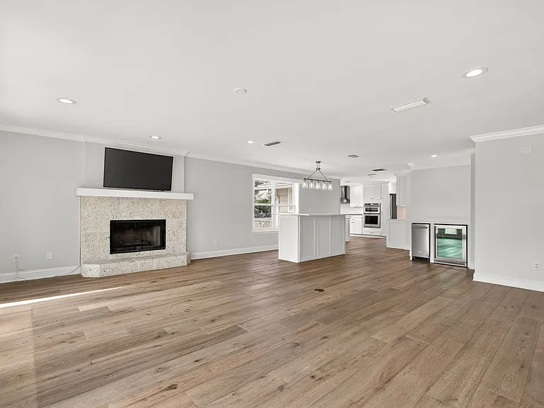 1766 Beach Ave — Photo 13