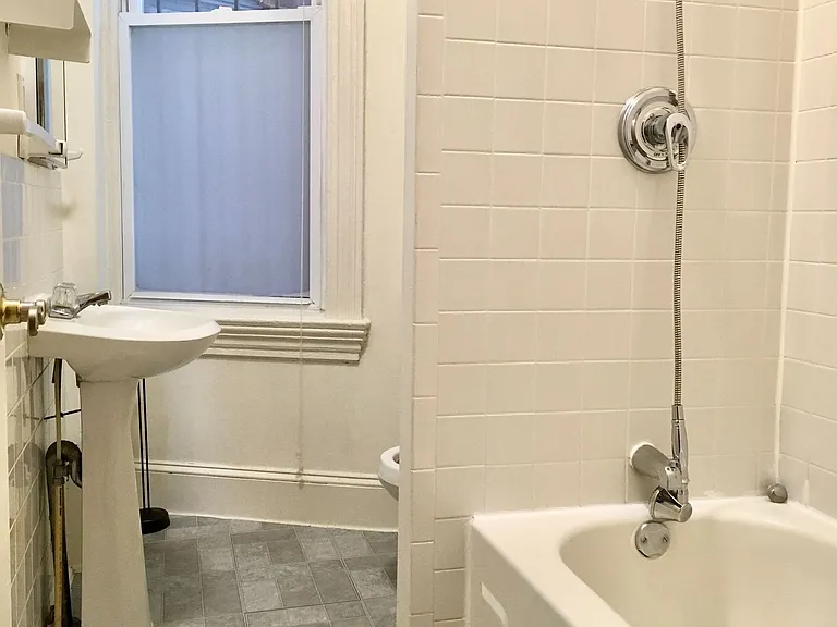For Rent: Charming Living on St. Paul Street MD 21218 Your Urban Retreat Awaits! — Photo 12