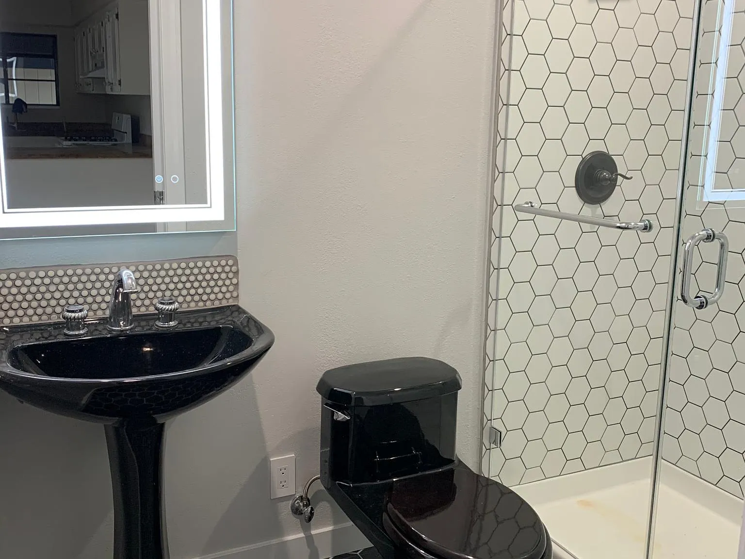 2 bed, 800 sqft, $3,200 — Photo 2