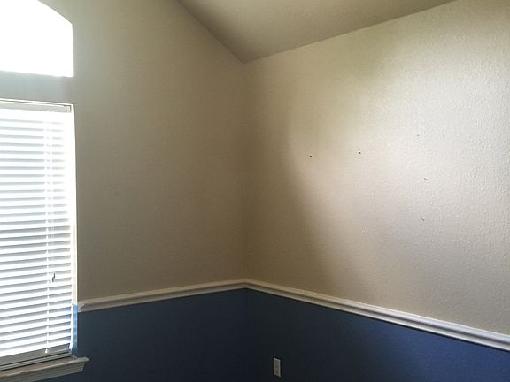 5th image of 718 Amherst Dr