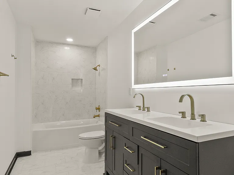 4165 E Lake Dr — Photo 1