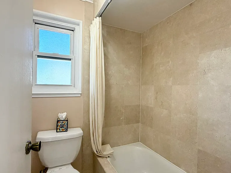 3695 Sanford St — Photo 52