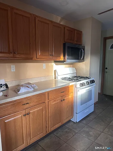 20 Myrtle Ave Photo 1