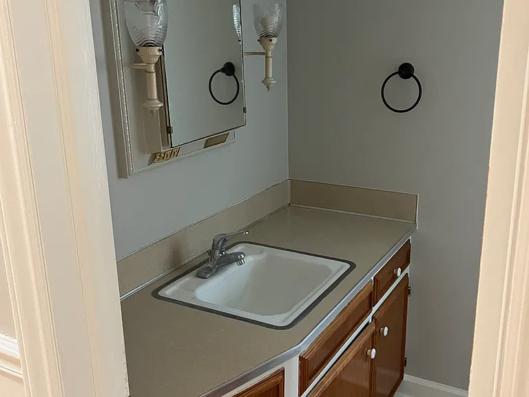 1320 Oxford Pl — Photo 15