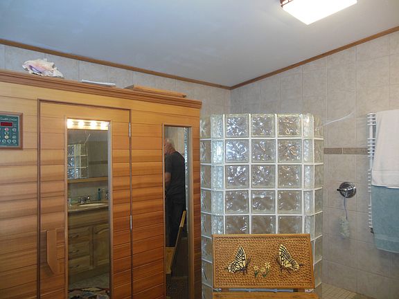 Mbth with sauna/htd towels