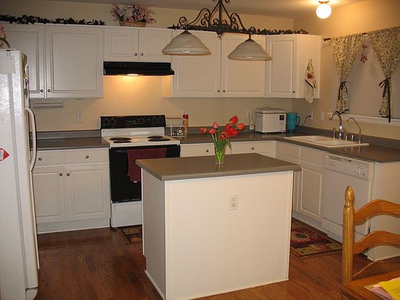 Clean and well equipped Kitchen