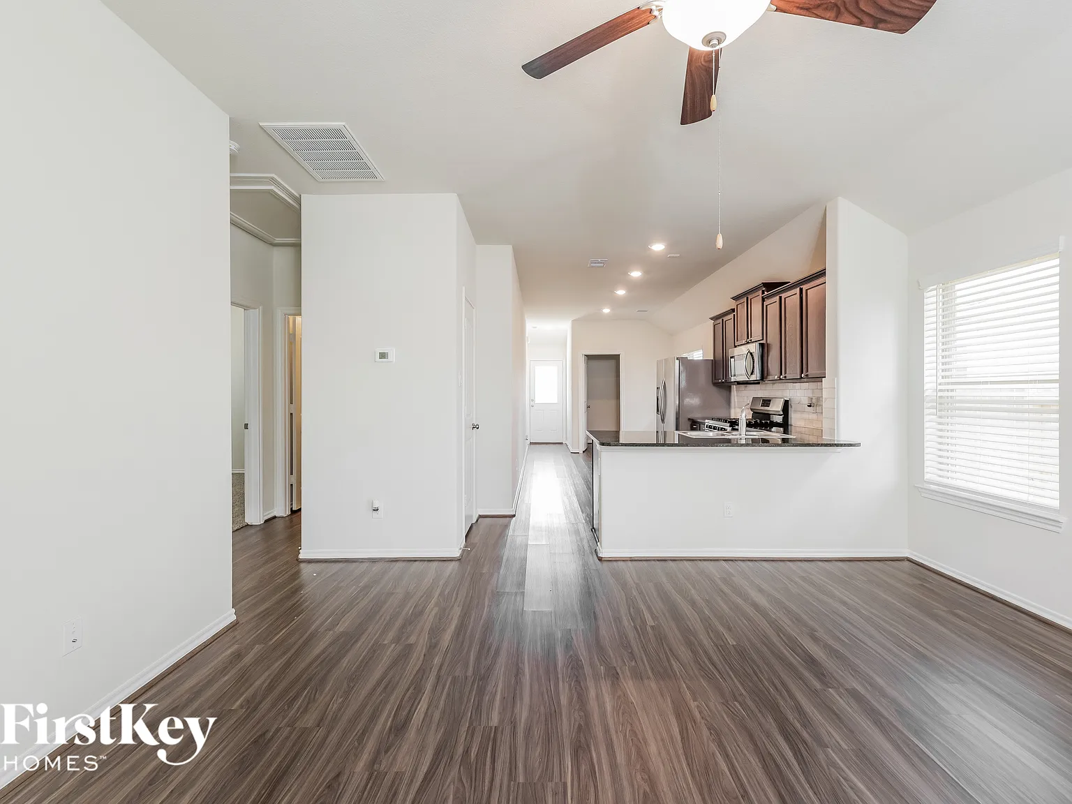 3 bed, 2.0 bath, 1240 sqft, $1,985 — Photo 3
