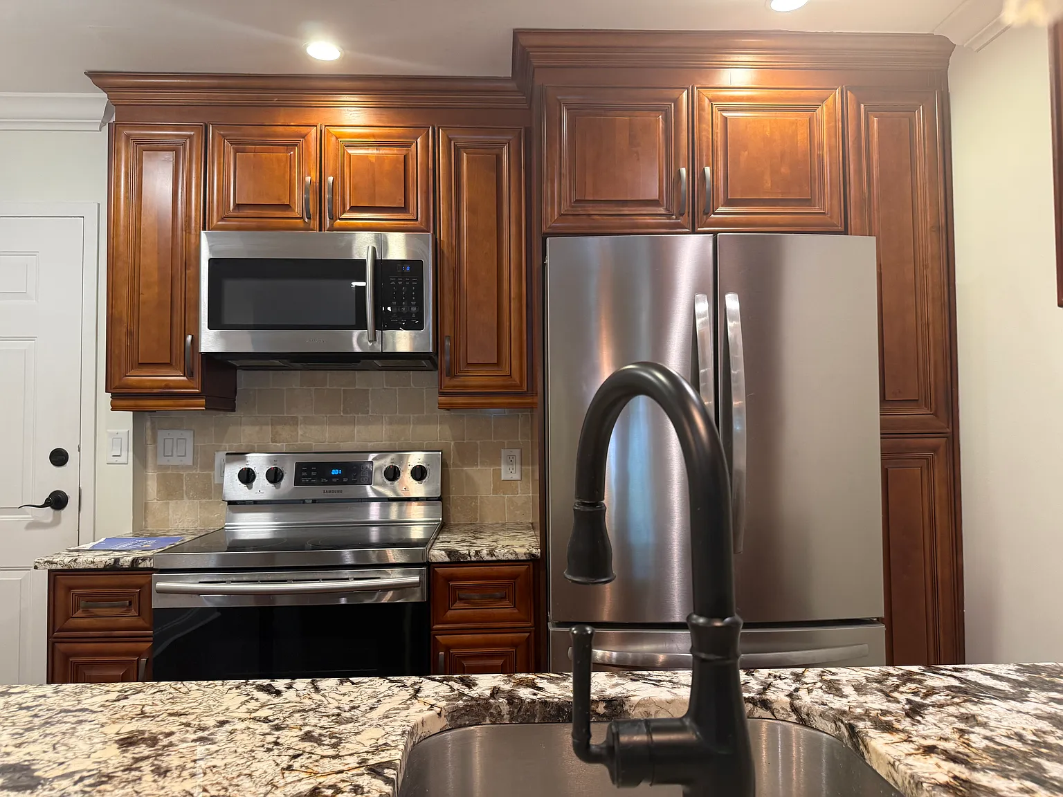 300 Johnson Ferry Rd NE — Photo 4
