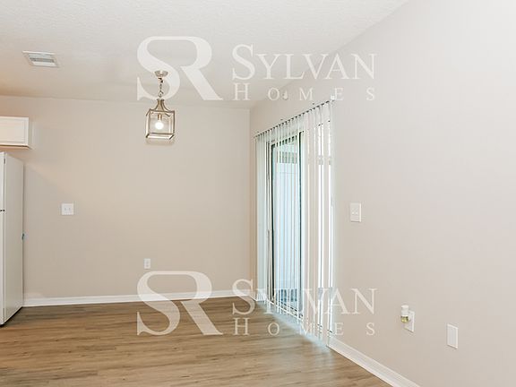 4th image of 11697 Hickory Oak Dr