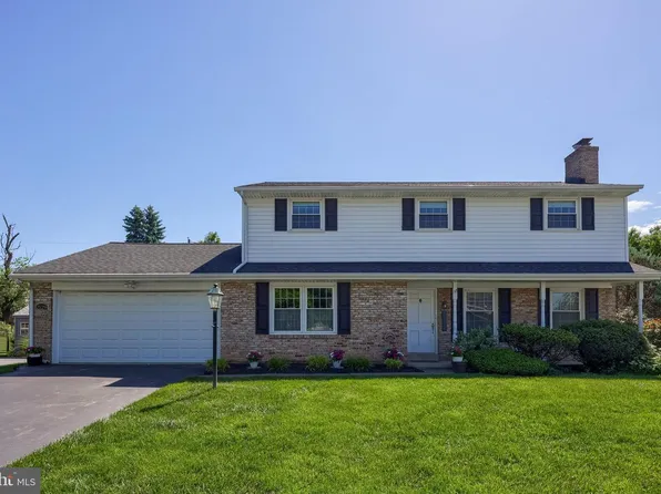 2129 Kentwood Dr, Lancaster, PA 17601