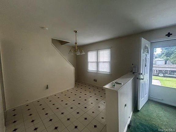 5th image of 216 Bergen Court