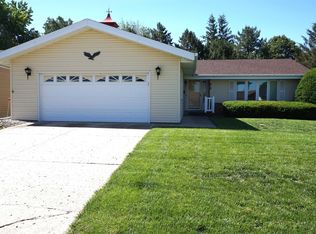614 Mockingbird Dr, Carroll, IA 51401