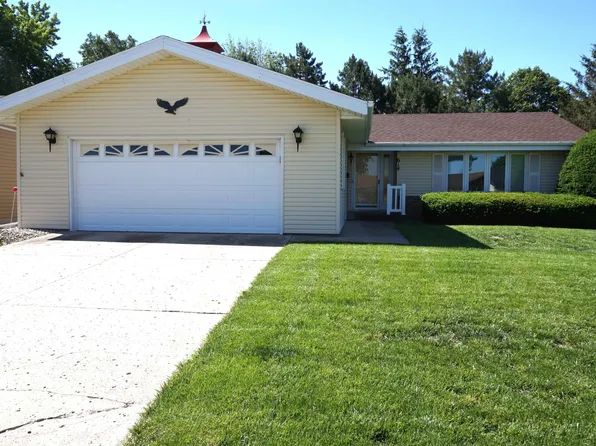 614 Mockingbird Dr, Carroll, IA 51401