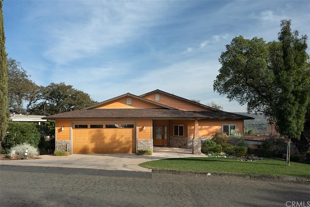 52 Montrose Dr photo 1