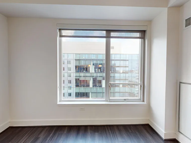 100 Pier 4 — Photo 78