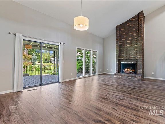 5th image of 275 W Arrowrock Ln