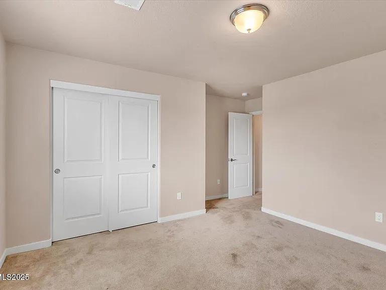 916 Garden Ct — Photo 24