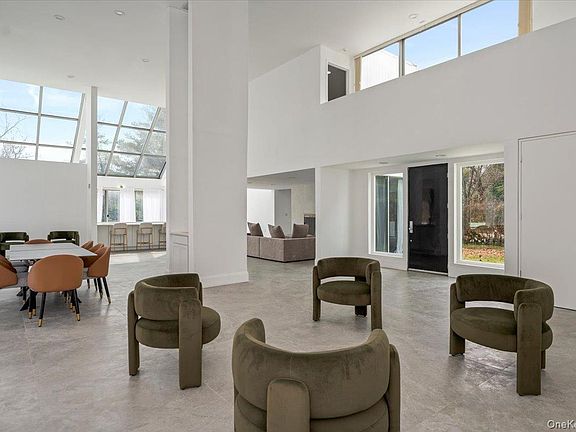 3rd image of 454 E Shore Road