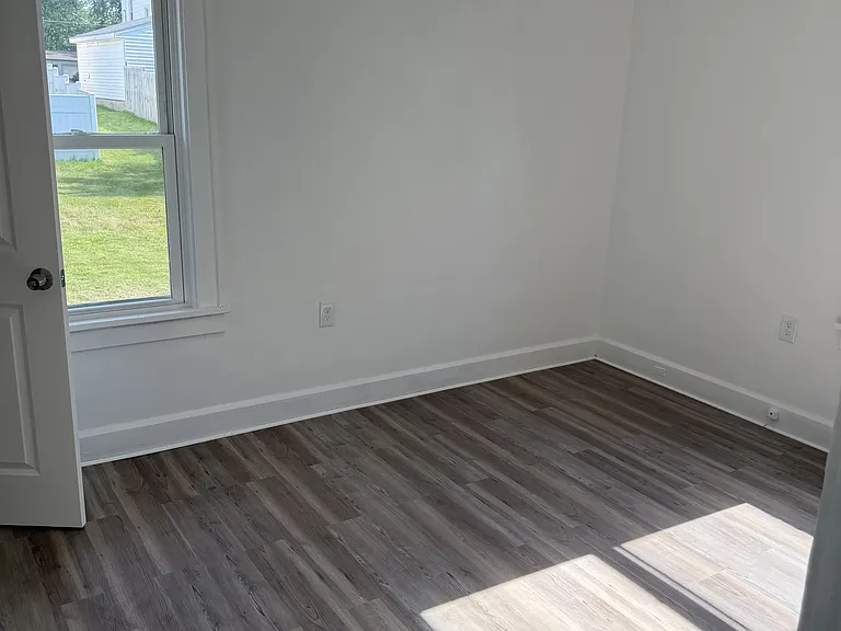 20 Erskine Ave #1 — Photo 6