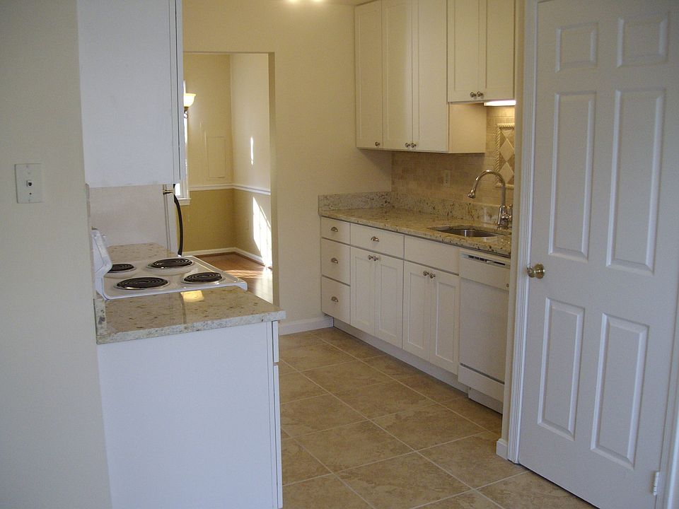 1st image of 2748 Oldewood Dr