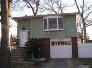 1803 Thomas St, Merrick, NY 11566