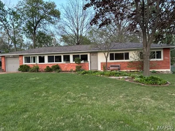 722 Lantern Ln, Saint Louis, MO 63132