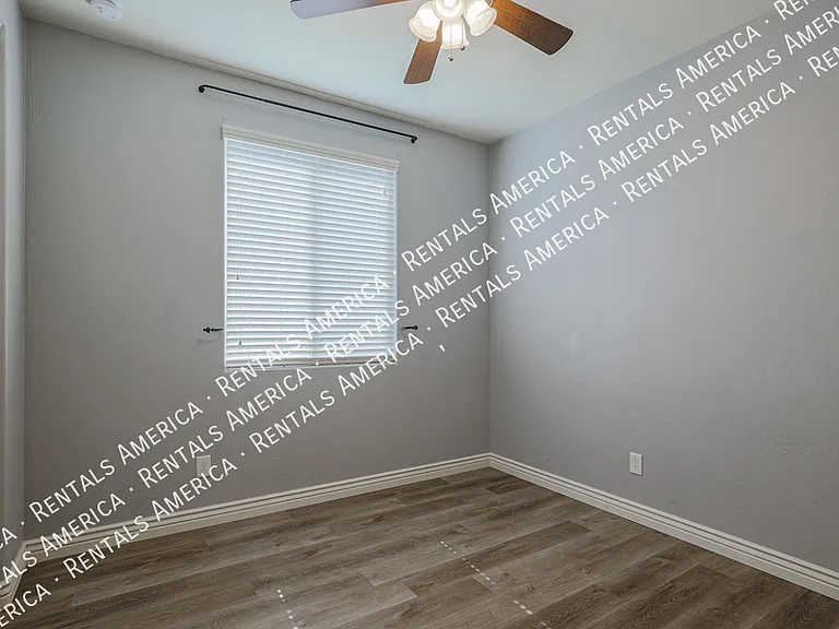 4217 W Winston Dr — Photo 20