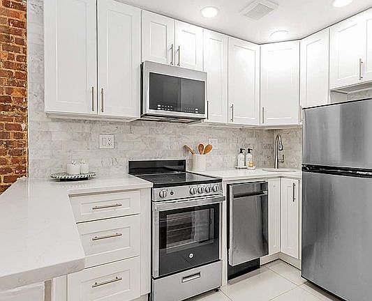 5th image of 407 E 87th St APT 2A