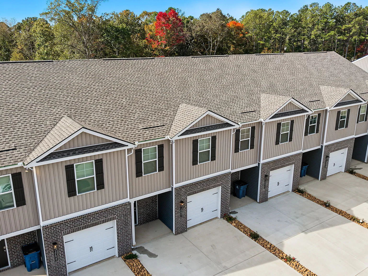 4 bed, 2.5 bath, 1554 sqft, $2,500 — Photo 3